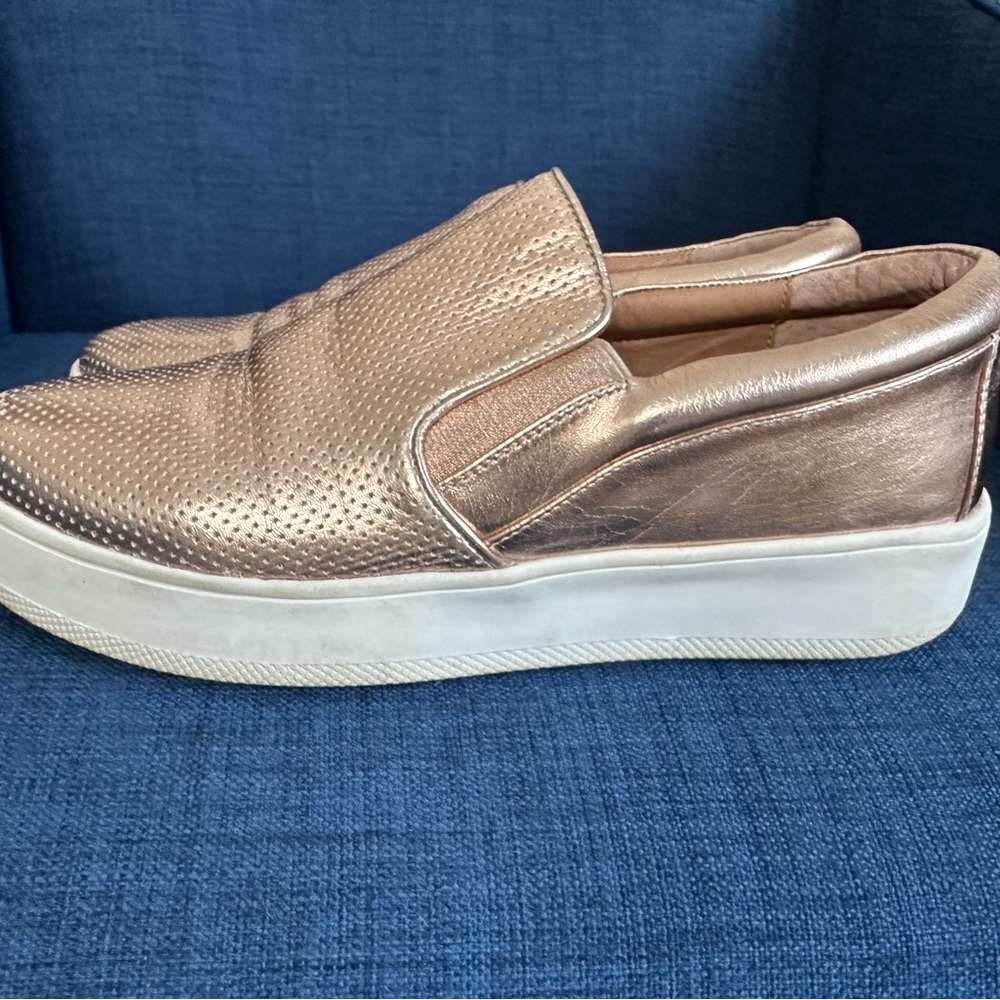 STEVE MADDEN gold loafer sneakers.  GENETTE.  9.5